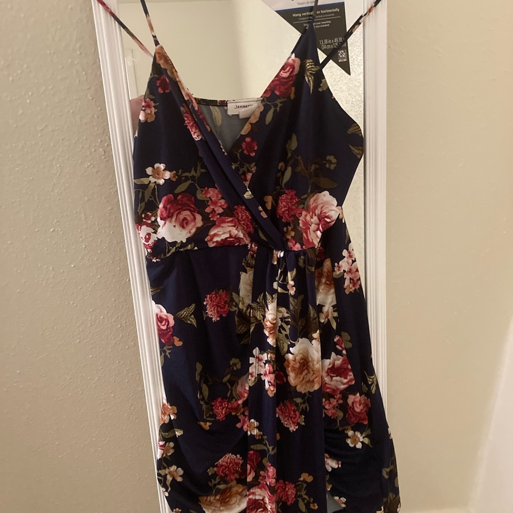 JANUARY 7, SPAGHETTI STRAP BEAUTIFUL DRESS!!